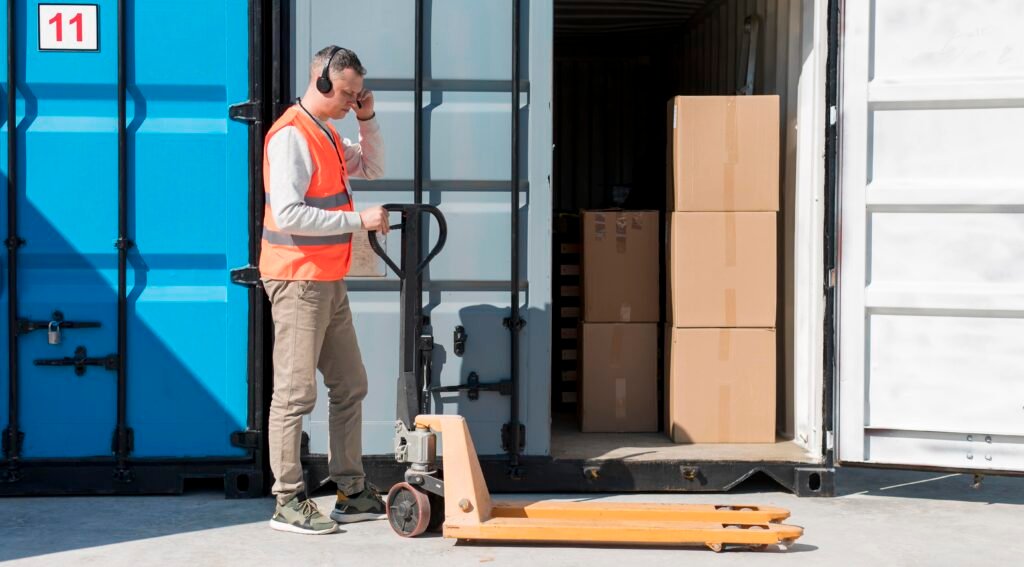 full-shot-man-with-pallet-truck (1)